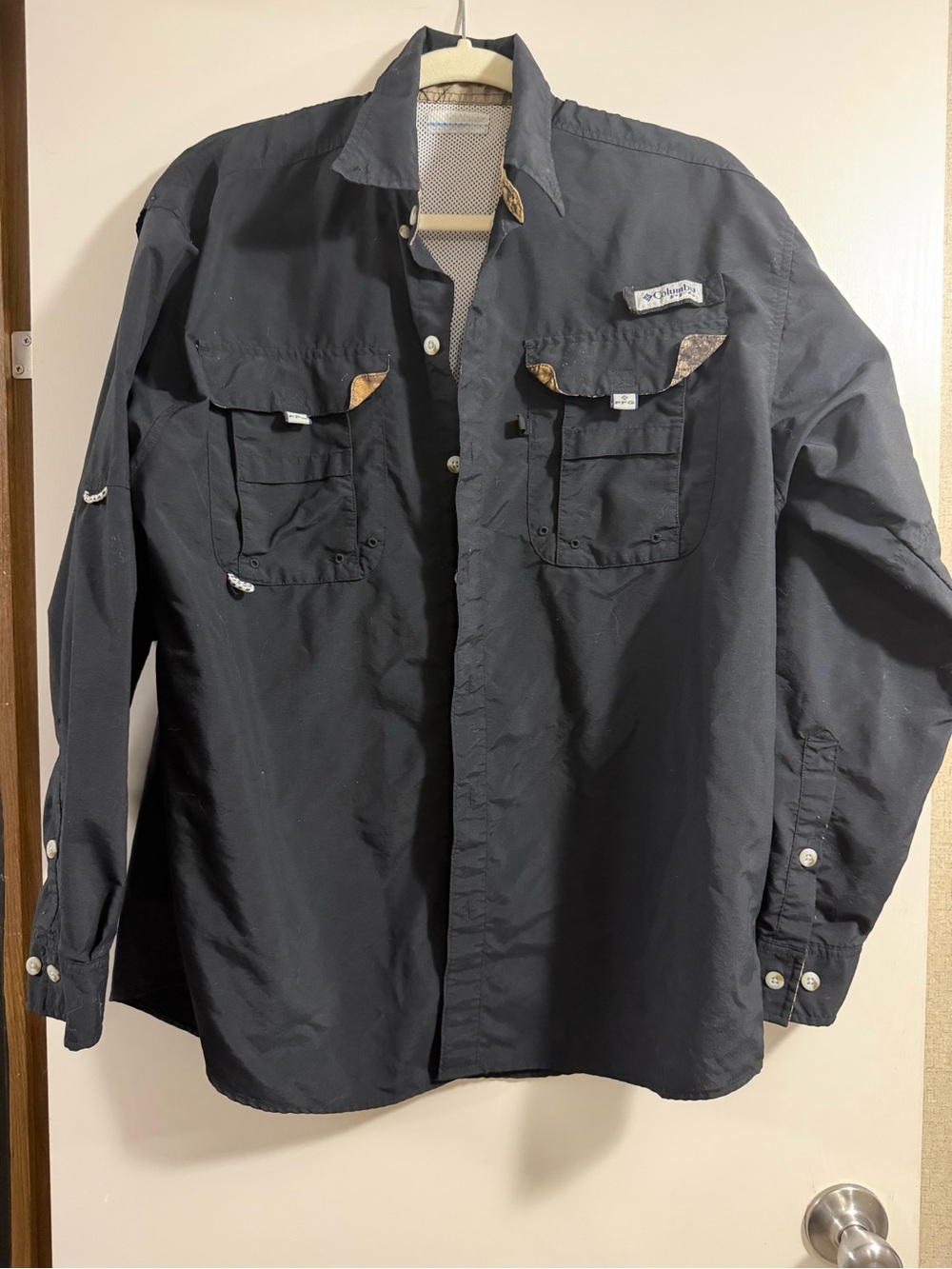 Columbia Men's Black Lightweight Shirt  PFG